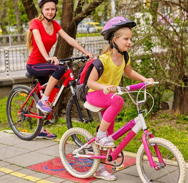 Девочка и велосипед